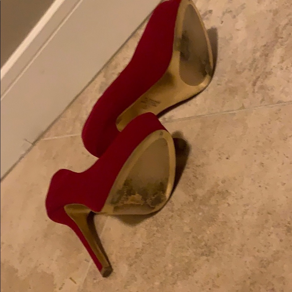 Red Heels - Picture 3 of 4